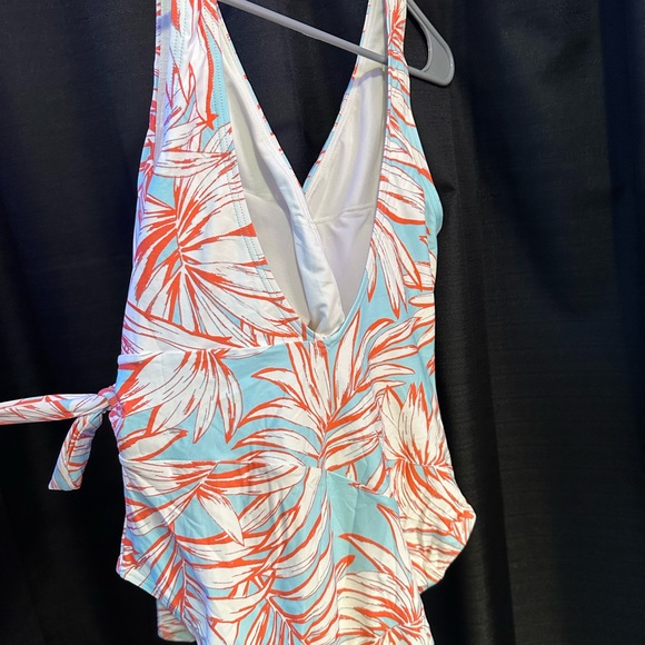 VINCE CAMUTO Women's Aqua Tropical Print Wrap Side Tie One Piece Swimsuit - Picture 6 of 8